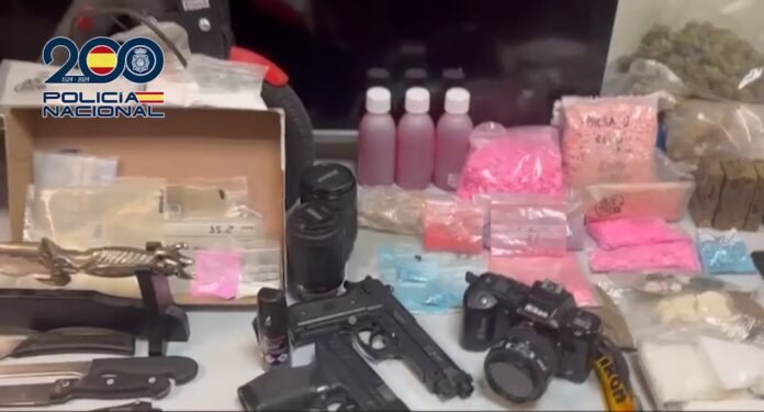 Sucesos.- Desmantelado un narcopiso en Alcobendas que ofrecía gran cantidad de drogas