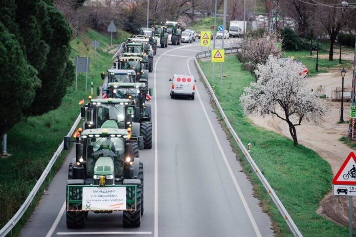 Cuarta jornada de protestas de los tractores en las carreteras españolas para pedir mejoras en el sector