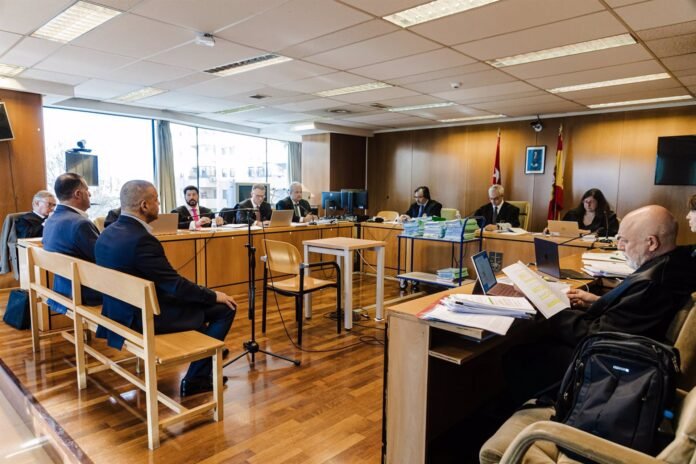 Miguel Ángel Flores Miguel Ángel Flores