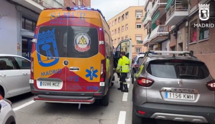 Sucesos.- Detenido tras apuñalar a una mujer por una discusión vecinal esta tarde en Carabanchel