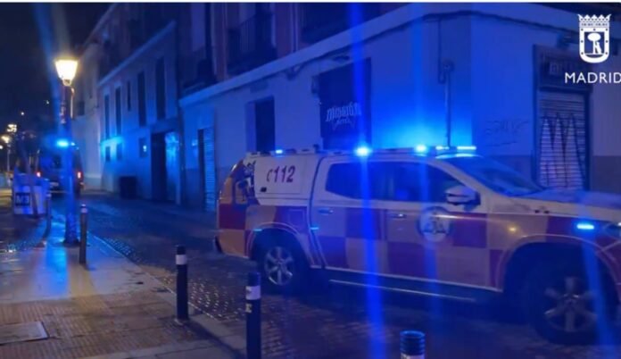 Sucesos.- AMP.- En estado grave un joven de 24 años agredido con arma blanca en la plaza del Dos de Mayo