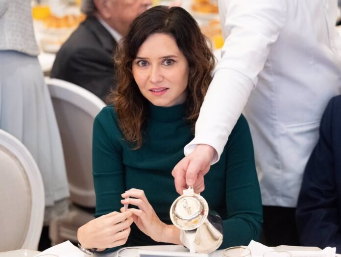 Ayuso, sobre las críticas a la mascletá: