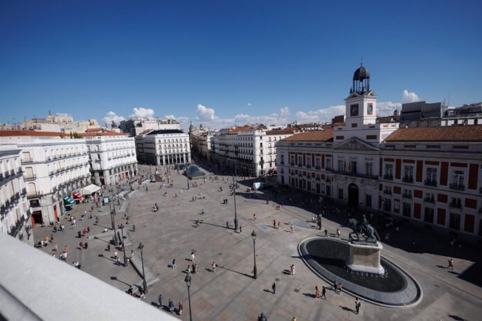 El Ayuntamiento elevará en próximas semanas a la Comisión de Patrimonio la propuesta de tela para los toldos de Sol