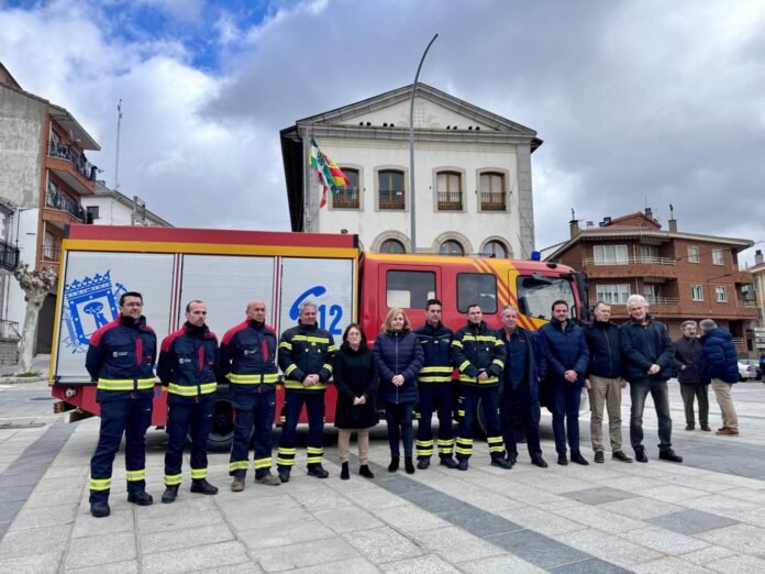 Madrid cede un camión de extinción de incendios en desuso del cuerpo municipal de Bomberos al Consistorio de Las Navas del Marqués, en Ávila