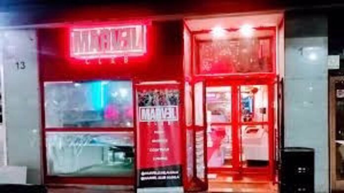 Piden 15 años de cárcel para un portero de una discoteca de Alcalá acusado de matar a un cliente de una patada giratoria