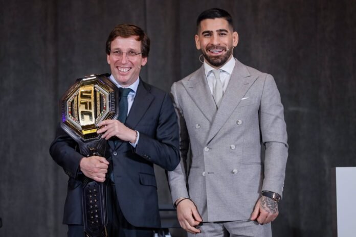 Almeida recibe a Topuria Almeida recibe a Topuria