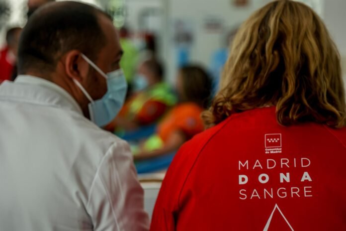 Los hospitales madrileños necesitan con urgencia donaciones de sangre del grupo 'A-'