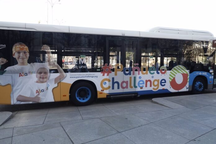 Los autobuses de la Línea C2 y las marquesinas de la EMT visibilizarán la lucha contra el cáncer infantil