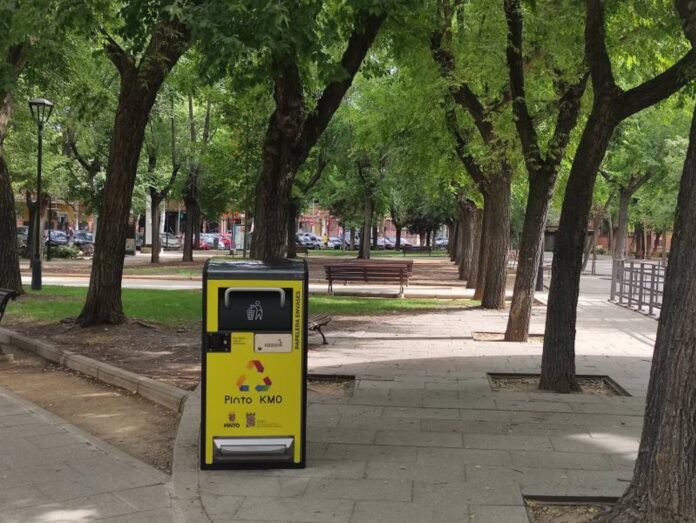 papeleras capaces de compactar su contenido a través de la energía solar