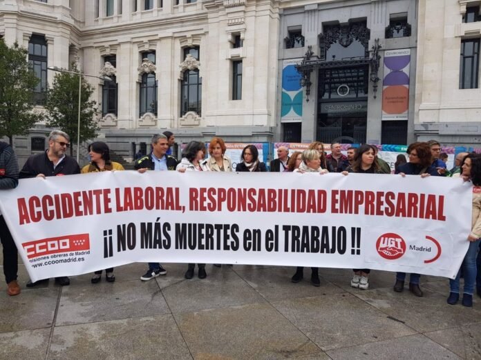 CCOO y UGT convocan el lunes una concentración en Cibeles en repulsa del accidente laboral mortal en Arganzuela