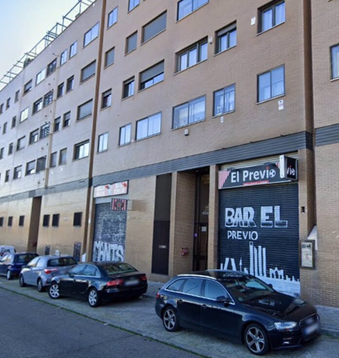 Sucesos.- Cuatro detenidos en la pelea entre hinchas del Atlético de Madrid y el Betis ayer cerca del Metropolitano