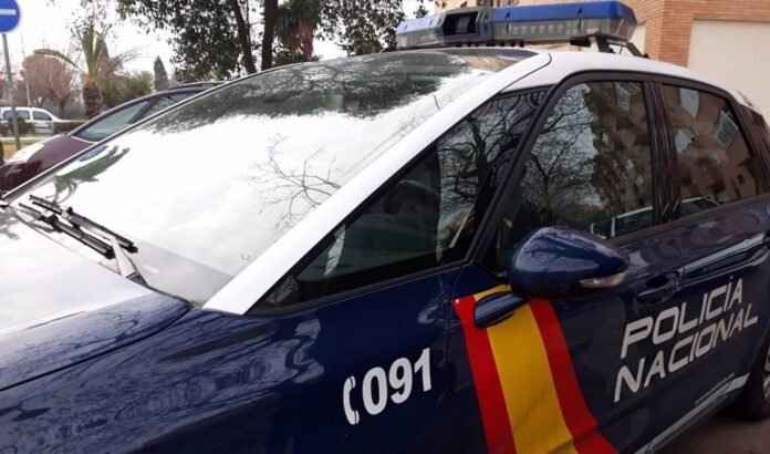 Sucesos.- Detenido un hombre en Torrejón tras amenazar con un cuchillo a su expareja y atrincherarse en su casa