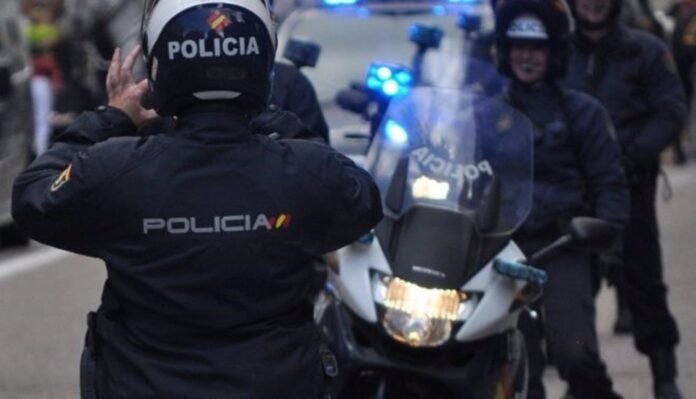 A juicio tres policías por abatir a tiros a un joven en el rellano de su casa de Vallecas