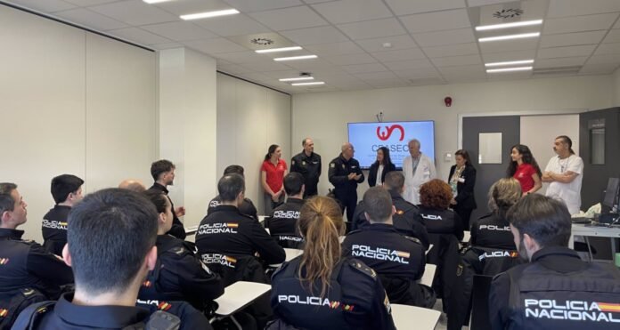 La Paz enseña reanimación cardiopulmonar a más de 60 agentes de Policía Nacional