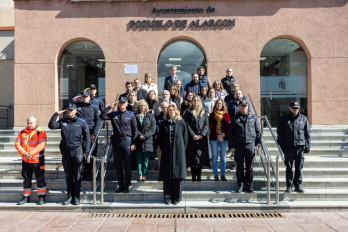Minuto de silencio en homenaje a las víctimas del 11M en el Ayuntamiento de Pozuelo de Alarcón