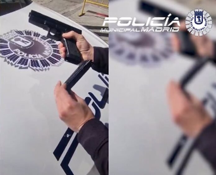 Sucesos.- Dos detenidos por conducir ebrios y con carné falso y por llevar cocaína y una pistola simulada en el coche