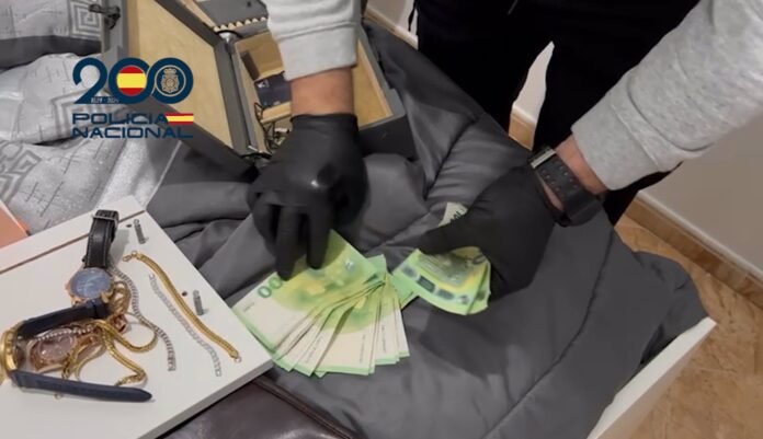 Desarticulada una banda que robó en chalés de futbolistas como Falcao y Rodrigo Desarticulada una banda que robó en chalés de futbolistas como Falcao y Rodrigo