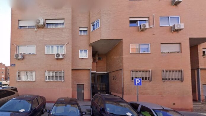 Asaltan a una mujer y sus hijos para llevarse dinero y joyas en una casa de Usera Asaltan a una mujer y sus hijos para llevarse dinero y joyas en una casa de Usera