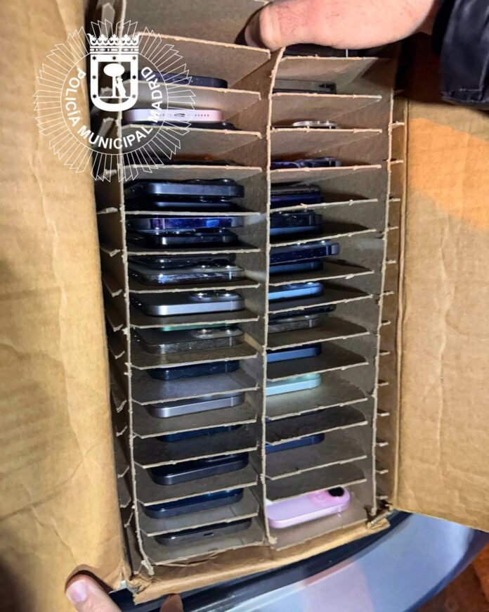 Detenidos dos individuos en Usera con 113 teléfonos de alta gama robados Detenidos dos individuos en Usera con 113 teléfonos de alta gama robados