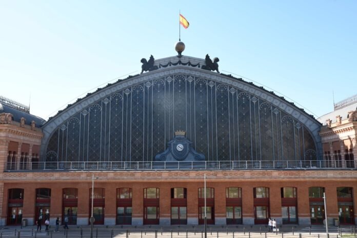 Atocha y Chamartín programan 2.345 movimientos de trenes para esta Semana Santa