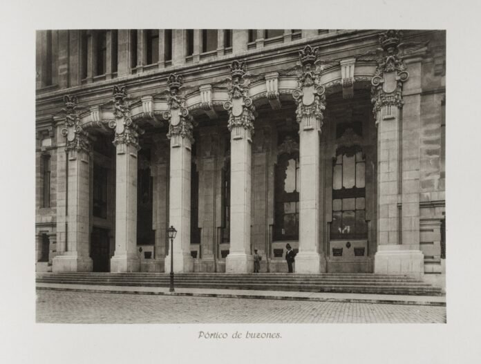 Leones y criaturas fantásticas soñadas por Antonio Palacios, una exposición repasa la historia del Palacio de Cibeles