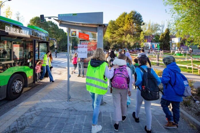 Rivas.- Un total de 54 niños de los CEIP Jarama y El Parque utilizan ya las rutas escolares municipales para ir a clase