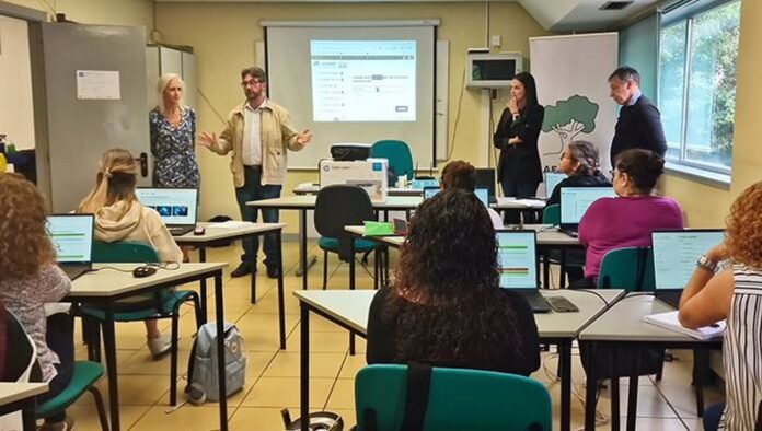 cursos gratuitos en competencias digitales para mujeres durante el segundo trimestre