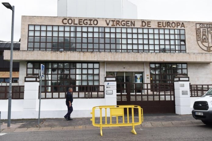 La investigación al profesor que grabó a alumnas apunta a una presunta tenencia de pornografía infantil