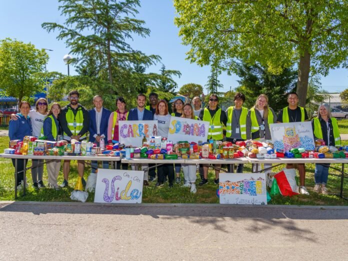 Alumnos del CEIP La Zarzuela corren a favor de la ONG 'Cien por cien vida' en una prueba solidaria Alumnos del CEIP La Zarzuela corren a favor de la ONG 'Cien por cien vida' en una prueba solidaria