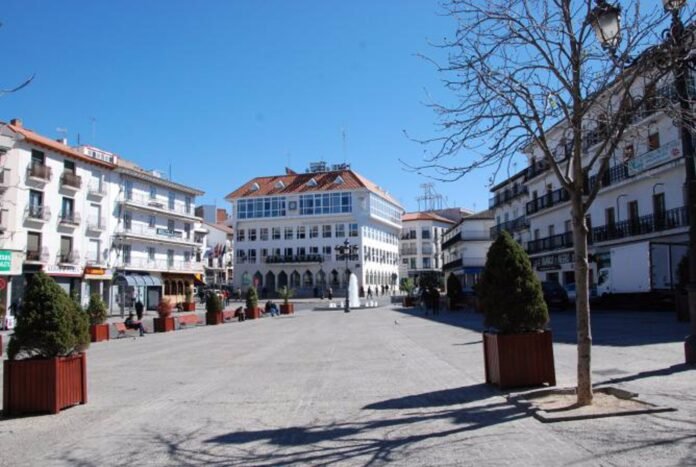 Arganda.- Instalan toldos en los colegios del municipio para proteger a los alumnos de las altas temperaturas