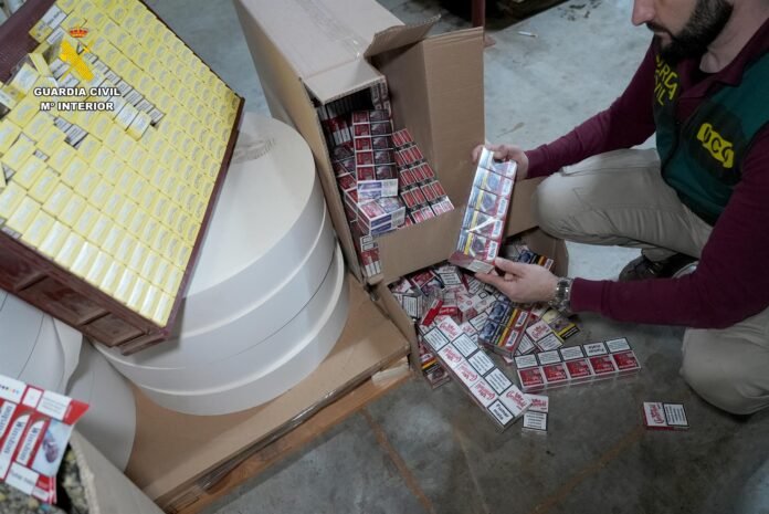 Desmanteladas en Madrid y Córdoba dos fábricas clandestinas de tabaco y liberados once trabajadores de origen
