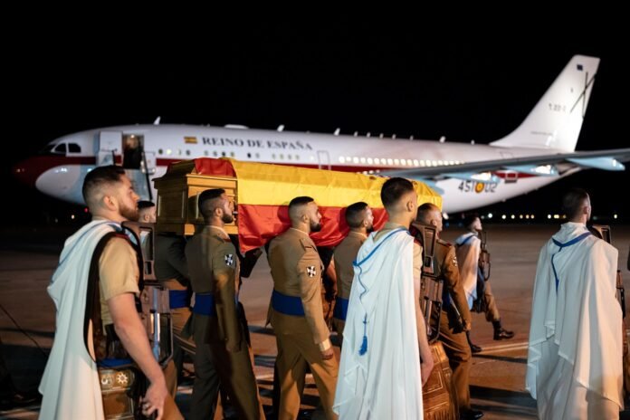 Aterriza en Torrejón de Ardoz (Madrid) el avión con los restos mortales del cabo fallecido en Polonia