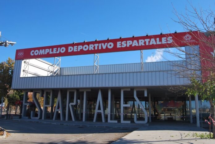 Alcalá.- El PSOE alerta de la falta de vigilancia nocturna en los polideportivos municipales