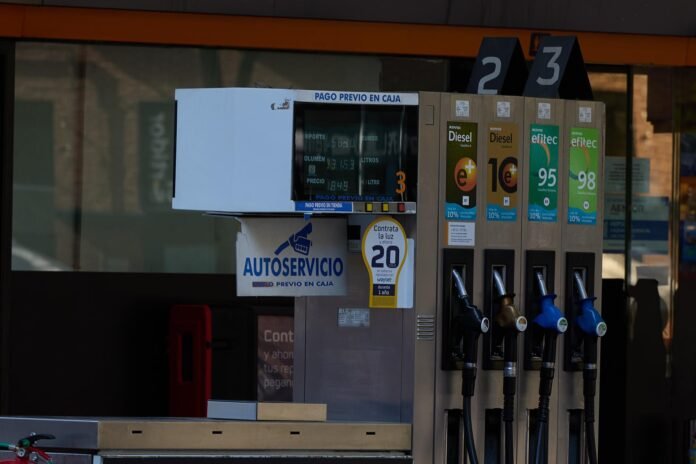 La gasolina suma ya quince semanas de alzas y toca un nuevo máximo anual