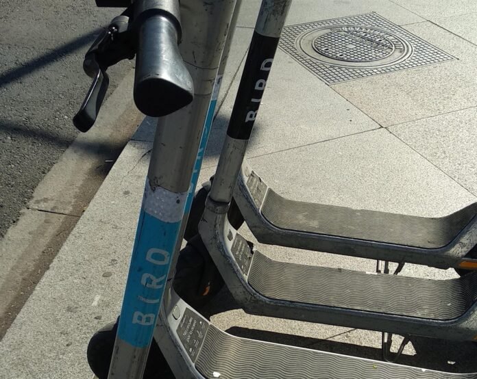 El Parque de Bomberos de Valdemoro acoge una demostración de los riesgos de las baterías de litio