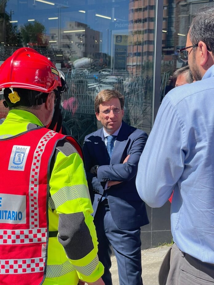 muerte de dos trabajadores tras quedar atrapados bajo una losa de 8 toneladas en Fuencarral