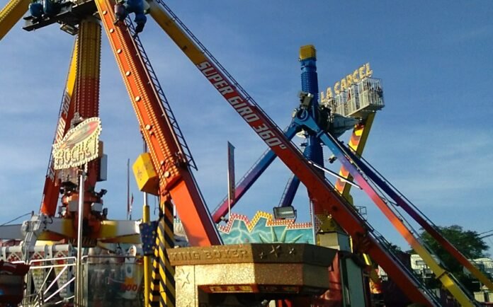 Parque Lorenzo Azofra y la Plaza de la Constitución Parque Lorenzo Azofra y la Plaza de la Constitución