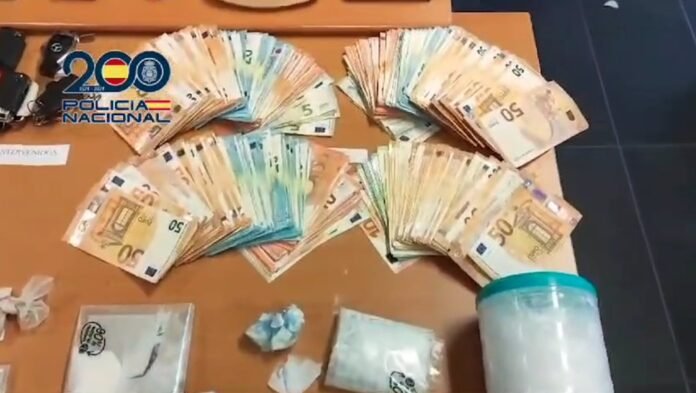 25 detenidos y desmantelados 15 puntos de venta de drogas en el barrio de San Cristóbal