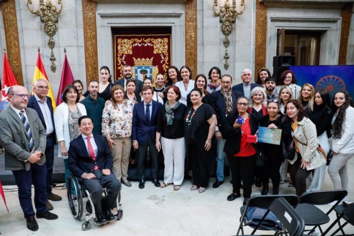 Madrid homenajea al pueblo gitano de la ciudad frente a los