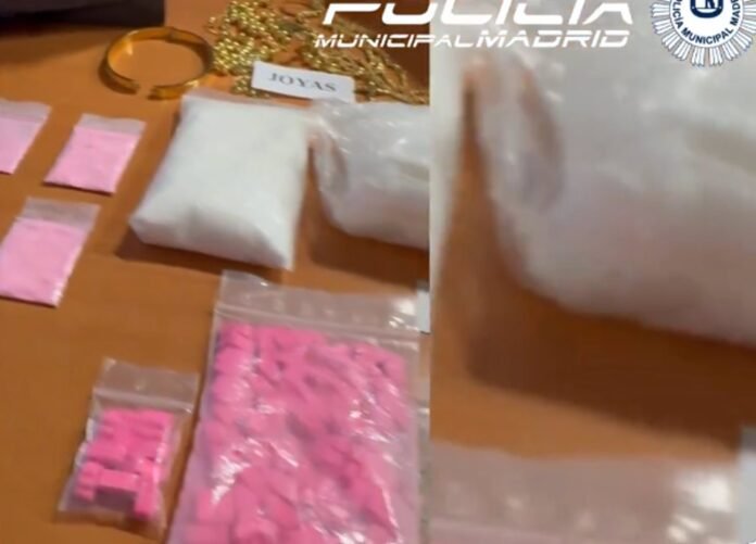 Sucesos.- Tres detenidos por ocultar una caja fuerte con éxtasis, MDMA, ketamina y tusi