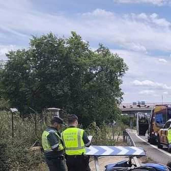 Una motorista se estampa contra una señal en la M-607 y sufre la semiamputación de un pie