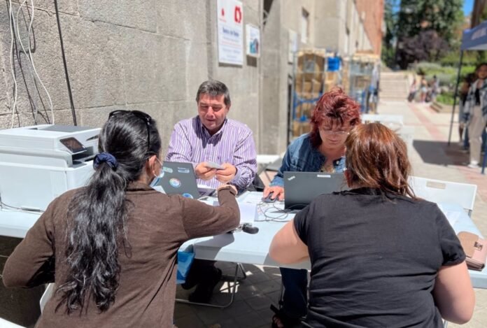 Fundación Madrina ofrece un servicio gratuito para hacer la declaracion de la Renta a personas vulnerables