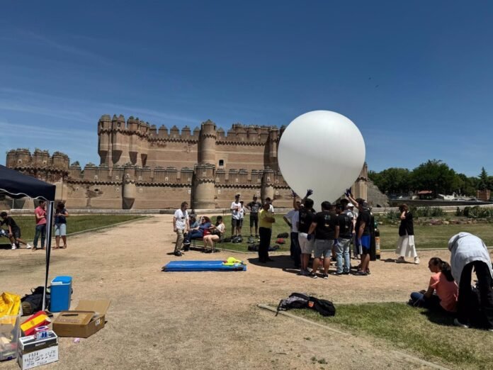 lanzamiento de globo sonda para estudiar la estretosfera lanzamiento de globo sonda para estudiar la estretosfera