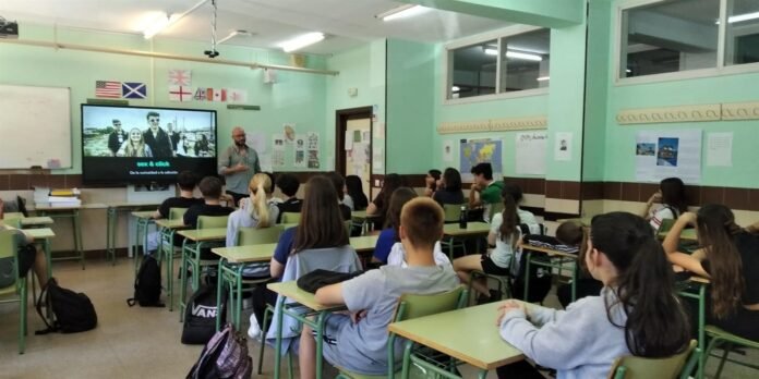 1.326 personas de la comunidad educativa participan en las charlas de prevención de consumo de pornografía