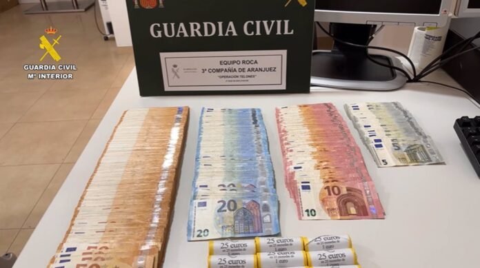 Ocho detenidos y 5 investigados por robar aceitunas del campo madrileño y venderlas fuera Ocho detenidos y 5 investigados por robar aceitunas del campo madrileño y venderlas fuera