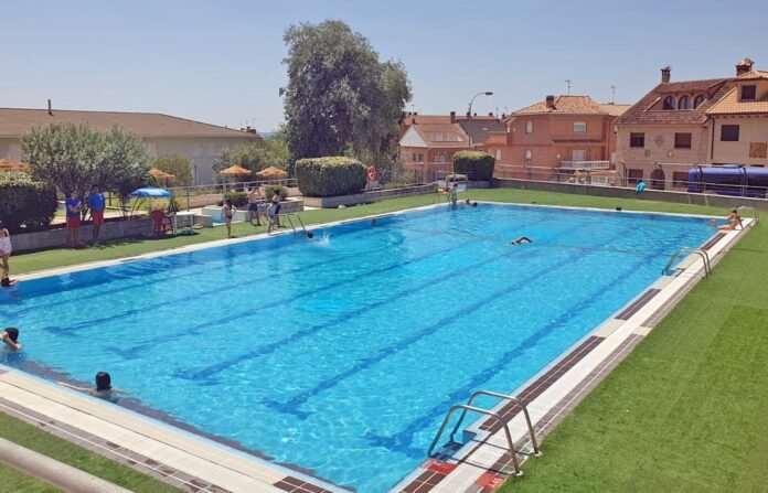 La piscina municipal de Paracuellos del Jarama abre el 10 de junio con abonos que se pueden comprar desde hoy