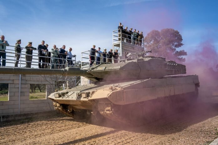 exposicion carros de combate en madrid rio
