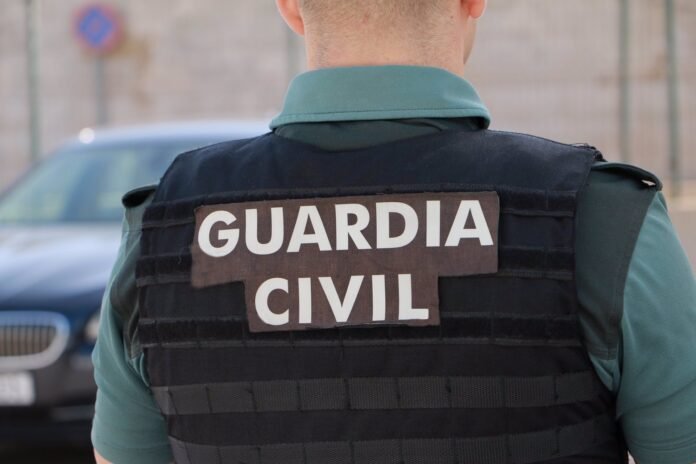 La Guardia Civil detiene a una persona que se dedicaba al cultivo de marihuana 'in-door' en Torrelodones