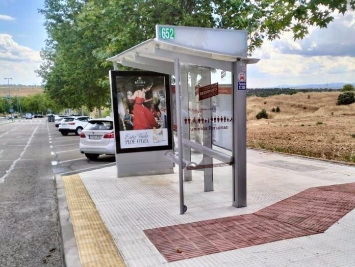 Majadahonda.- Ocho nuevas marquesinas de autobús renuevan el entorno urbano del municipio