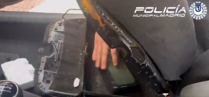 Sucesos.- Detenido un hombre que escondía droga en un asiento del coche con un sofisticado sistema de ocultación